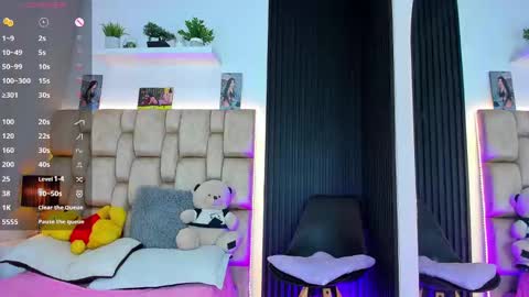 Sophie ---- connected from 1400 to 2100 Colombia time online show from 9, 10, 2025