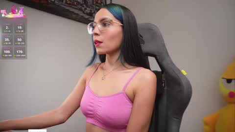 Snapshot of little_eli chatting on 10, 1, 2026 Help me reach 100 likes online show from 10, 1, 2026