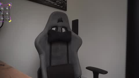 Snapshot of little_eli chatting on 10, 2, 2026 Help me reach 100 likes online show from 10, 2, 2026