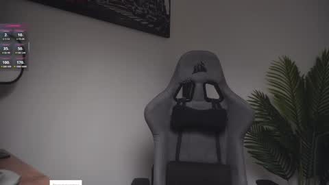 Snapshot of little_eli chatting on 22, 2, 2026 Help me reach 100 likes online show from 22, 2, 2026