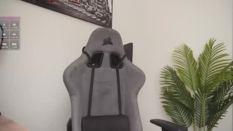 Snapshot of little_eli chatting on 1, 3, 2026 Help me reach 100 likes online show from 1, 3, 2026