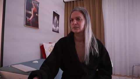 Snapshot of little_heart_andreea chatting on 4, 11, 2025 little_heart_andreea online show from 4, 11, 2025