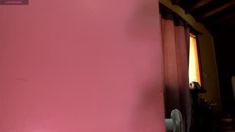 Snapshot of little_izzi chatting on 2, 2, 2025 Izzi online show from 2, 2, 2025