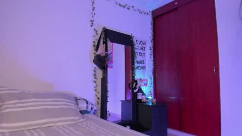 Snapshot of little_kayla_ chatting on 23, 5, 2026 kayla Instagram kayla 71082 online show from 23, 5, 2026