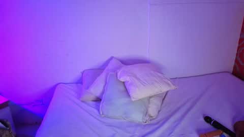 Snapshot of little_lilith_apple chatting on 11, 10, 2025 little_lilith_apple online show from 11, 10, 2025