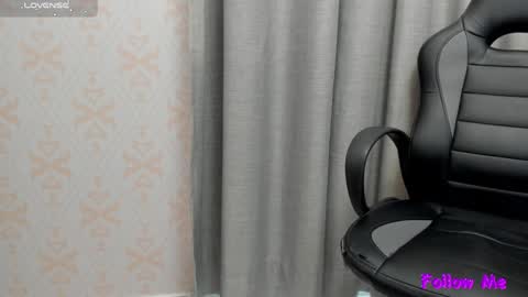 Snapshot of little_naiara chatting on 19, 12, 2024 Katty online show from 19, 12, 2024
