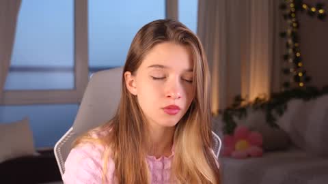 Snapshot of little_poetry chatting on 16, 9, 2025 Kiki online show from 16, 9, 2025