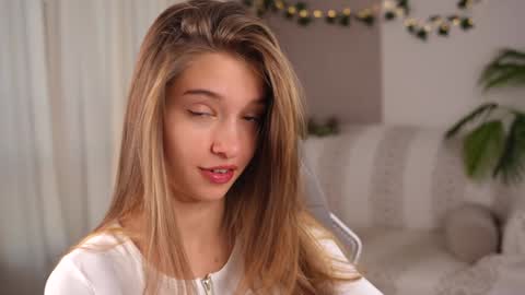 Snapshot of little_poetry chatting on 30, 9, 2025 Kiki online show from 30, 9, 2025