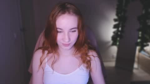 Snapshot of little_pretty_woman chatting on 12, 12, 2024 little_pretty_woman online show from 12, 12, 2024