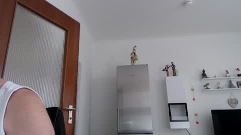 Snapshot of little_sow chatting on 15, 4, 2026 little_sow online show from 15, 4, 2026
