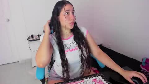 Laire  online show from 30, 11, 2025