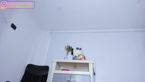 Snapshot of little_tatis chatting on 14, 1, 2025 Im Laura. buy my contentcompra mi contenido offline  online show from 14, 1, 2025