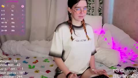 Snapshot of little_teya chatting on 15, 9, 2025 little Teya online show from 15, 9, 2025
