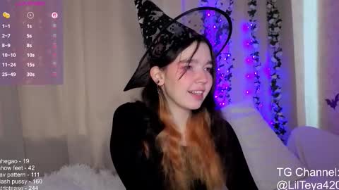 Snapshot of little_teya chatting on 14, 10, 2025 little Teya online show from 14, 10, 2025