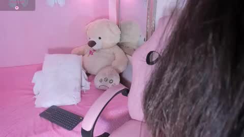 Snapshot of littlearii chatting on 2, 10, 2025 Ari online show from 2, 10, 2025