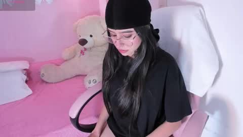 Snapshot of littlearii chatting on 3, 10, 2025 Ari online show from 3, 10, 2025