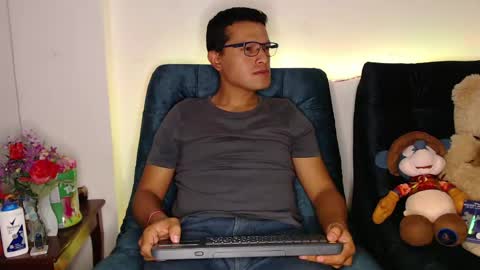 Snapshot of littledicklatin chatting on 4, 5, 2026 Manu online show from 4, 5, 2026
