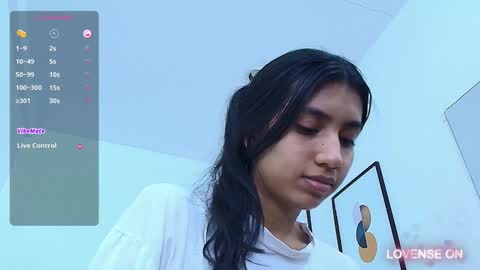 Snapshot of littlee_emilyy_ chatting on 1, 12, 2024 Emily  online show from 1, 12, 2024