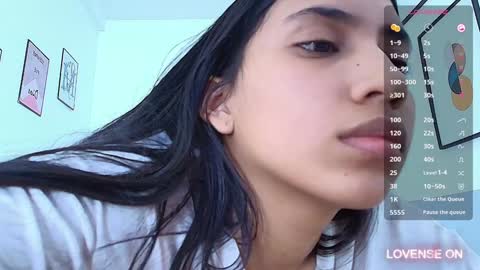 Snapshot of littlee_emilyy_ chatting on 23, 12, 2024 Emily  online show from 23, 12, 2024