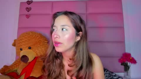 Snapshot of littlee_emma_ chatting on 4, 1, 2025 littlee_emma_ online show from 4, 1, 2025