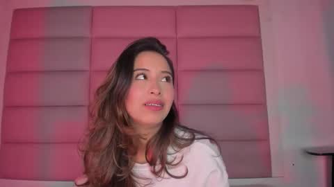 Snapshot of littlee_emma_ chatting on 30, 11, 2025 littlee_emma_ online show from 30, 11, 2025