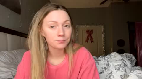 Snapshot of littleemommaa23 chatting on 21, 1, 2025 LittleMomma online show from 21, 1, 2025