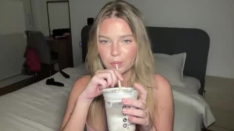 Marciabrady online show from 6, 11, 2025