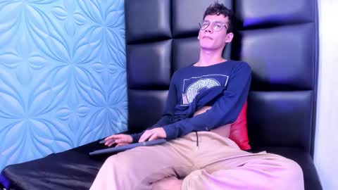 MAX online show from 10, 9, 2025