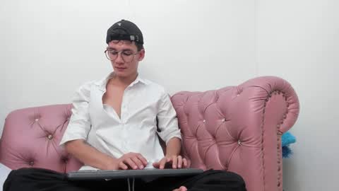 MAX online show from 15, 10, 2025