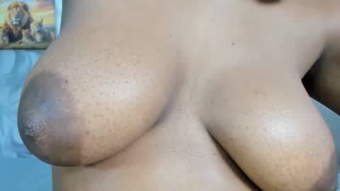 Snapshot of littlemissdirty1 chatting on 5, 10, 2025 senga online show from 5, 10, 2025