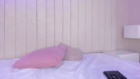 im olivia IG littleolivia01 online show from 27, 1, 2025