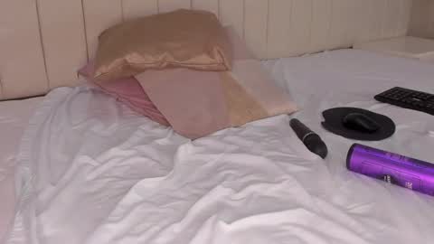 im olivia IG littleolivia01 online show from 1, 3, 2025