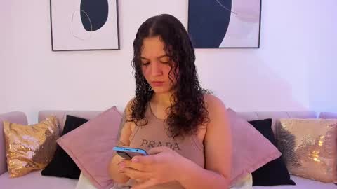 Snapshot of littlesoffi_gh chatting on 19, 2, 2025 online show from 19, 2, 2025