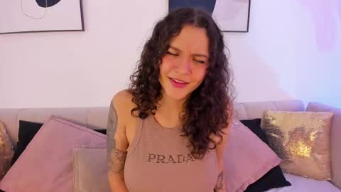 Snapshot of littlesoffi_gh chatting on 19, 2, 2025 online show from 19, 2, 2025