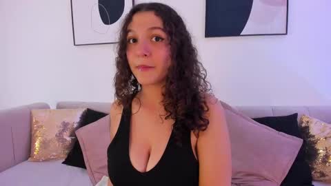 Snapshot of littlesoffi_gh chatting on 22, 2, 2025 online show from 22, 2, 2025