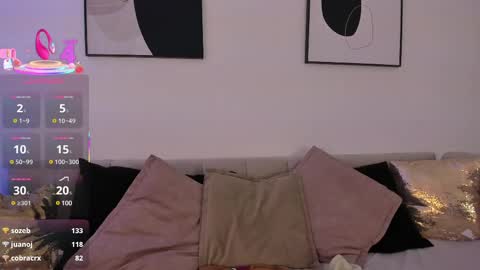 Snapshot of littlesoffi_gh chatting on 8, 3, 2025 online show from 8, 3, 2025