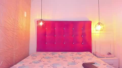 littlesophiie_ online show from 5, 3, 2025