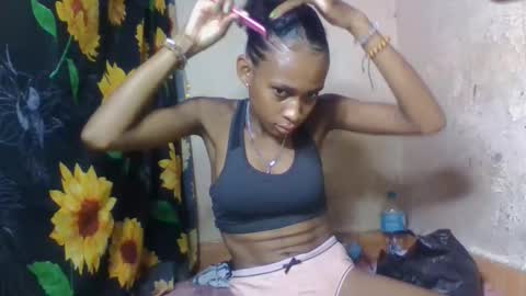 Snapshot of littleyanah chatting on 8, 2, 2026 yanah online show from 8, 2, 2026