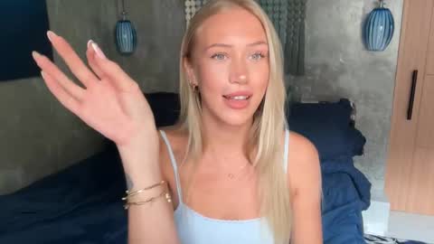 Snapshot of livslifee chatting on 3, 2, 2026 olivia online show from 3, 2, 2026