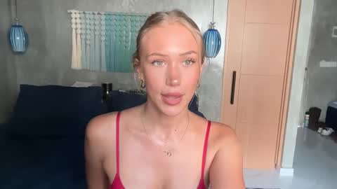 Snapshot of livslifee chatting on 3, 2, 2026 olivia online show from 3, 2, 2026