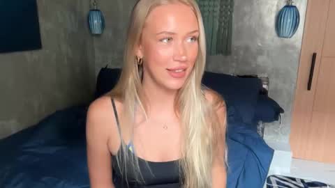 Snapshot of livslifee chatting on 9, 2, 2026 olivia online show from 9, 2, 2026