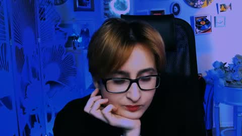 Snapshot of lixeluna chatting on 17, 4, 2026 LixeLuna online show from 17, 4, 2026
