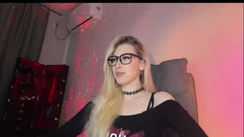 Snapshot of liya_ray chatting on 8, 3, 2026 Liya Ray online show from 8, 3, 2026