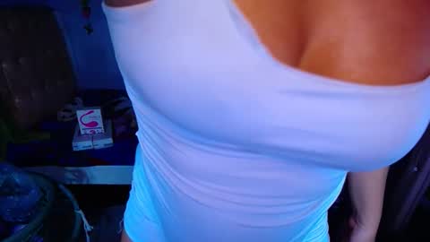 Snapshot of liz_tyler chatting on 5, 6, 2026 Liz Tyler online show from 5, 6, 2026