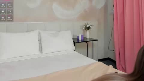 Snapshot of lizaloststar chatting on 23, 10, 2025 lizaloststar online show from 23, 10, 2025