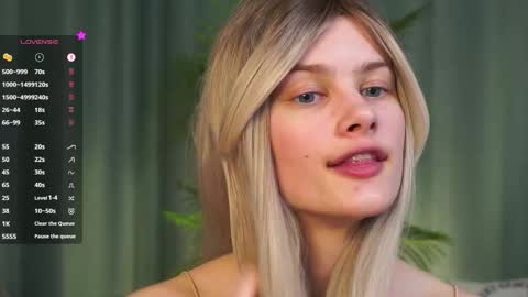 Snapshot of lizbethcoll chatting on 1, 3, 2025 Sunnheart online show from 1, 3, 2025