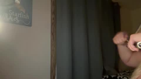 Snapshot of lizpurrxxx chatting on 27, 12, 2024 Liz Purr online show from 27, 12, 2024