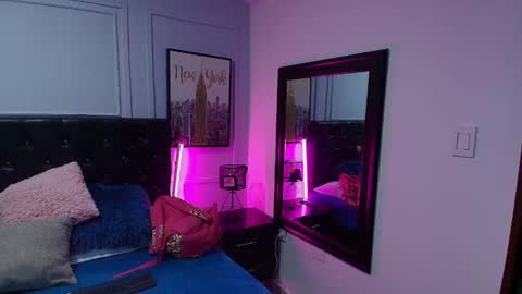 Snapshot of lizz_tender chatting on 22, 12, 2024 Lizz online show from 22, 12, 2024