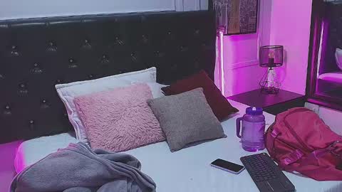 Snapshot of lizz_tender chatting on 14, 1, 2025 Lizz online show from 14, 1, 2025