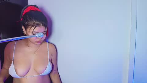 Snapshot of lizz_tender chatting on 5, 3, 2025 Lizz online show from 5, 3, 2025